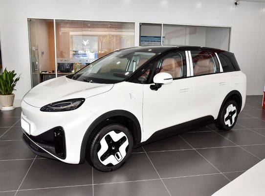 Experience the Convenience of 2024 Arcfox Kao la Electric MPV with Child Safety Seat