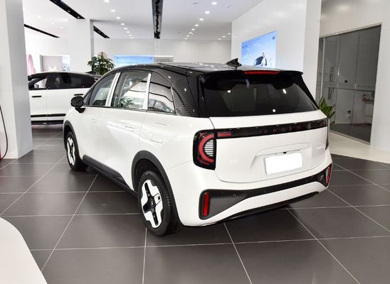 Experience the Convenience of 2024 Arcfox Kao la Electric MPV with Child Safety Seat