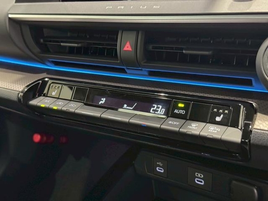 Toyota Prius U Panoramic Display Blind Spot Display Genuine 8-Inch Display Audio Toyota Safety Perception Expansion Package Full-Range TV ETC 2.0 Rear Camera Parking Support Brake