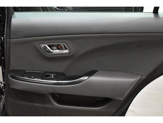 Toyota Crown 2.5 Sports Navigation Package New Black Leather Seat Covers / All-New Full Water Tank Capacity For The Car / All-New 20-Inch Tires And Wheels / All-New Aerodynamics / All-New LED Fog Lig