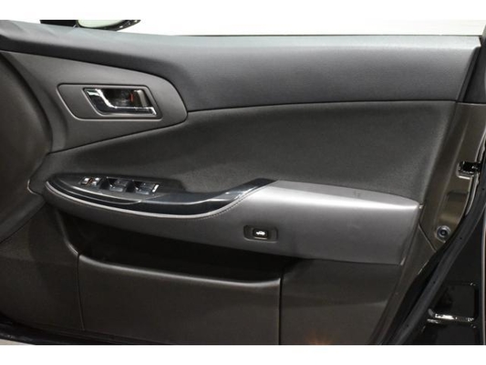 Toyota Crown 2.5 Sports Navigation Package New Black Leather Seat Covers / All-New Full Water Tank Capacity For The Car / All-New 20-Inch Tires And Wheels / All-New Aerodynamics / All-New LED Fog Lig