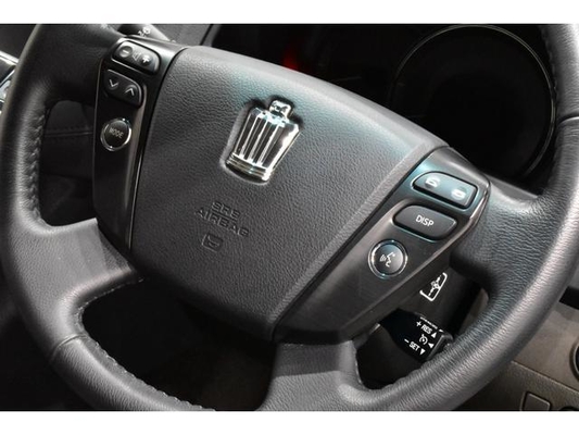 Toyota Crown 2.5 Sports Navigation Package New Black Leather Seat Covers / All-New Full Water Tank Capacity For The Car / All-New 20-Inch Tires And Wheels / All-New Aerodynamics / All-New LED Fog Lig