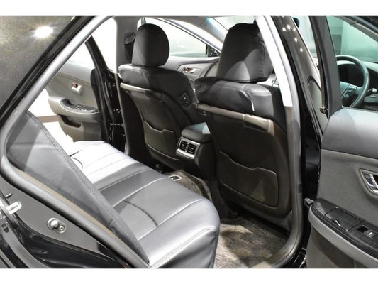 Toyota Crown 2.5 Sports Navigation Package New Black Leather Seat Covers / All-New Full Water Tank Capacity For The Car / All-New 20-Inch Tires And Wheels / All-New Aerodynamics / All-New LED Fog Lig