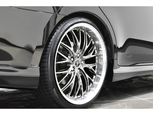Toyota Crown 2.5 Sports Navigation Package New Black Leather Seat Covers / All-New Full Water Tank Capacity For The Car / All-New 20-Inch Tires And Wheels / All-New Aerodynamics / All-New LED Fog Lig