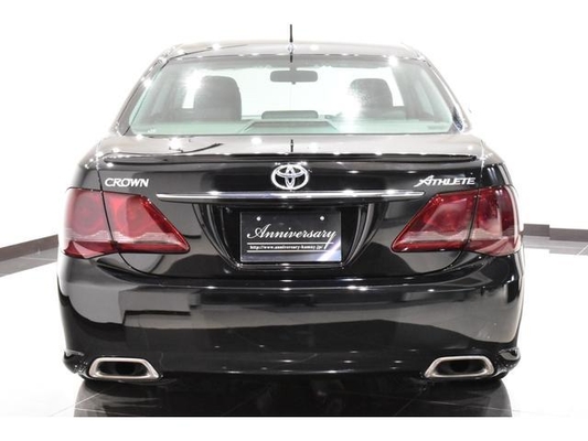 Toyota Crown 2.5 Sports Navigation Package New Black Leather Seat Covers / All-New Full Water Tank Capacity For The Car / All-New 20-Inch Tires And Wheels / All-New Aerodynamics / All-New LED Fog Lig
