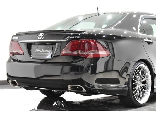 Toyota Crown 2.5 Sports Navigation Package New Black Leather Seat Covers / All-New Full Water Tank Capacity For The Car / All-New 20-Inch Tires And Wheels / All-New Aerodynamics / All-New LED Fog Lig