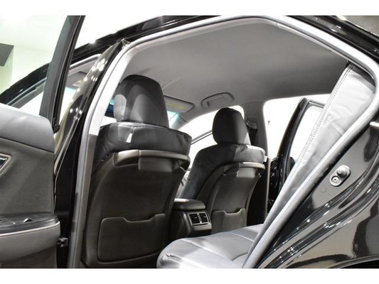Toyota Crown 2.5 Sports Navigation Package New Black Leather Seat Covers / All-New Full Water Tank Capacity For The Car / All-New 20-Inch Tires And Wheels / All-New Aerodynamics / All-New LED Fog Lig