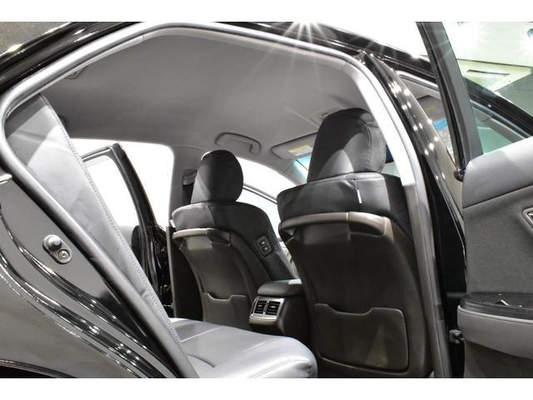 Toyota Crown 2.5 Sports Navigation Package New Black Leather Seat Covers / All-New Full Water Tank Capacity For The Car / All-New 20-Inch Tires And Wheels / All-New Aerodynamics / All-New LED Fog Lig