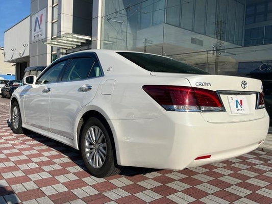 TOYOTA Royal Sedan Navigation Package Genuine Hard Drive Navigation System For The Ground, Digital B Camera, Front Electric Seat, Discharge Projector, Headlight, Shiftmatic ETC - Genuine Aluminum Whe