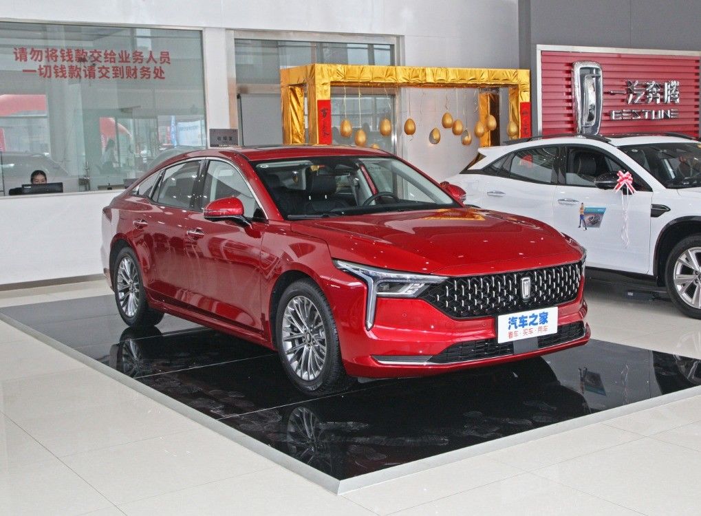 効率とスタイルの1つのパッケージ 2024年Faw Bestune B70 左手方向車モデル