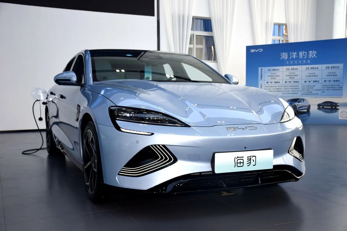 Electric Car Adult BYD Seal 2024 EV 650Km 4WD Elite Model Sedan Version with Sunroof