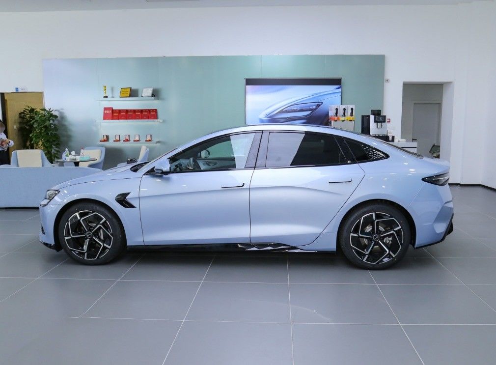 Electric Car Adult BYD Seal 2024 EV 650Km 4WD Elite Model Sedan Version with Sunroof