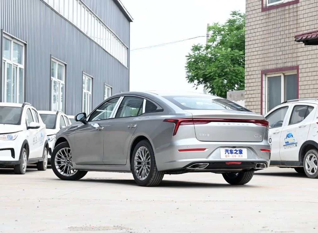 2024 Faw Bestune B70 Hatchback Sedan Luxury 5-Door 5-Seat Gasoline Car 1.5T Energy Vehicle