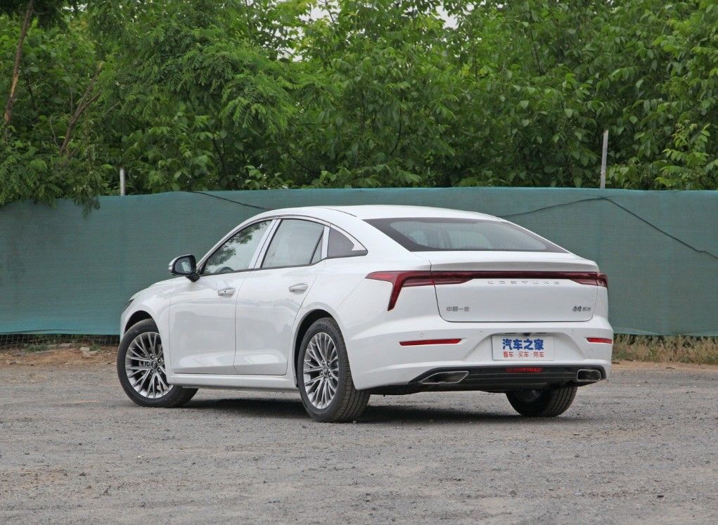 2024 Faw Bestune B70 Hatchback Sedan Luxury 5-Door 5-Seat Gasoline Car 1.5T Energy Vehicle
