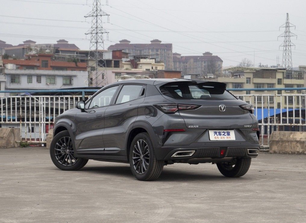Changan Unit 2024 Limited Automobile Complete Multiple Colors Energy Type Gasoline Car