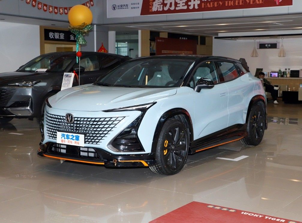 チャンガンユニT 1.5T 188HP ガソリンカー コンプリートリスト 電気エンジンの中型SUV