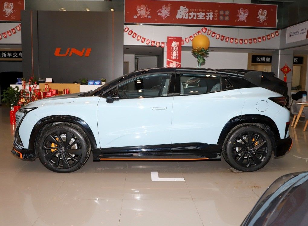 チャンガンユニT 1.5T 188HP ガソリンカー コンプリートリスト 電気エンジンの中型SUV