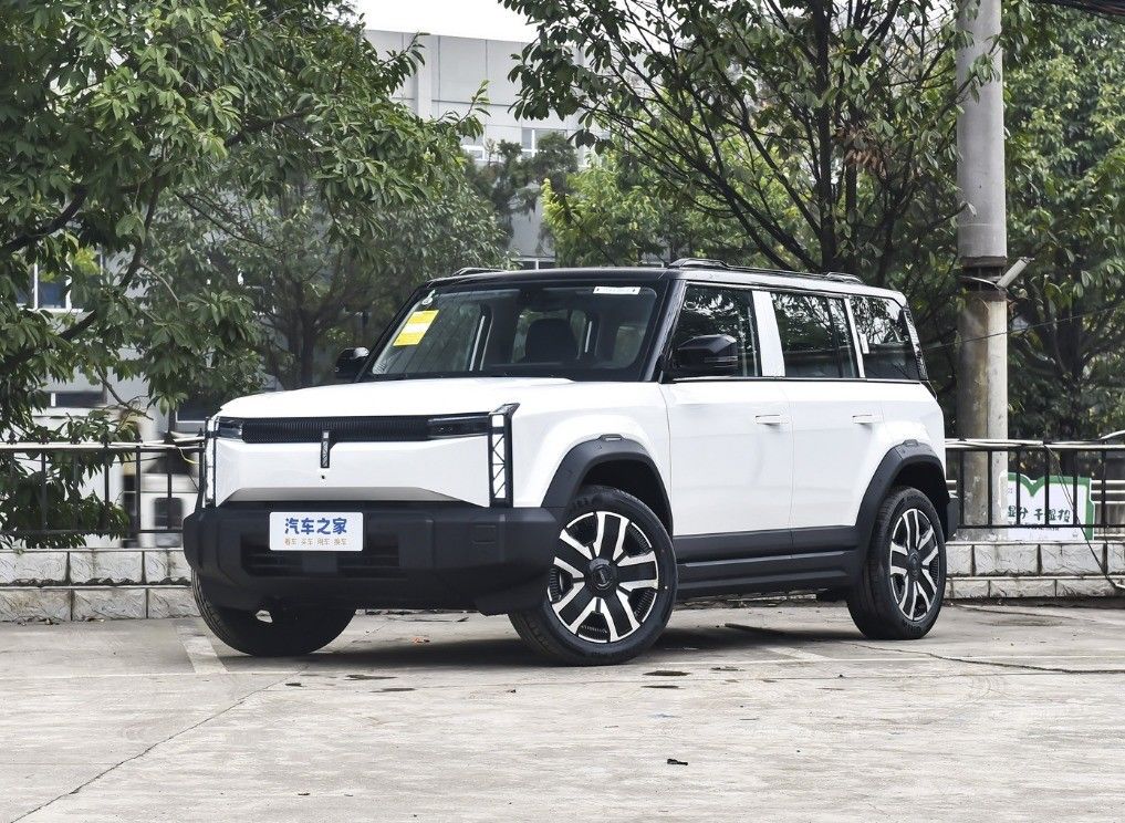 5人座ガソリン車 チェリー iCar 03 アンドロイド・オートと大きなスペースの電気SUV
