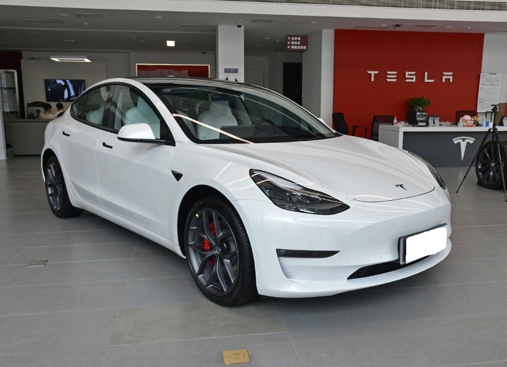 Left-Drive Tesla Model Y Electric Cars 4-Door 5-Seater Sedan for Adult EV Vehicles