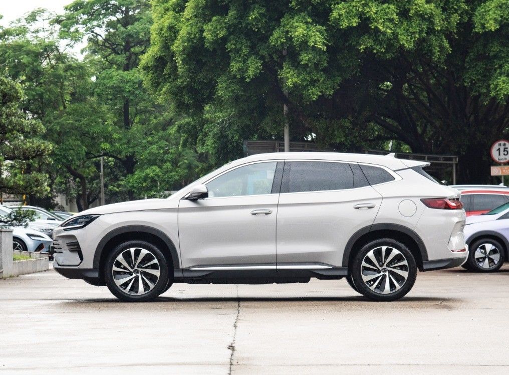 White BYD Song Plus Champion 2024 Flagship Hybrid Electric 4 Wheel Car For Adult Needs