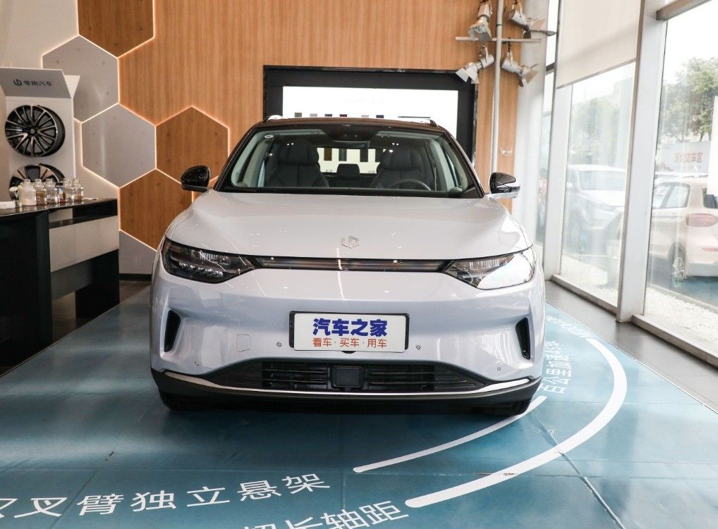 Left Drive 's Leap Motor C11 Hybrid SUV Electric Car with Maximum Speed of 170 km/h