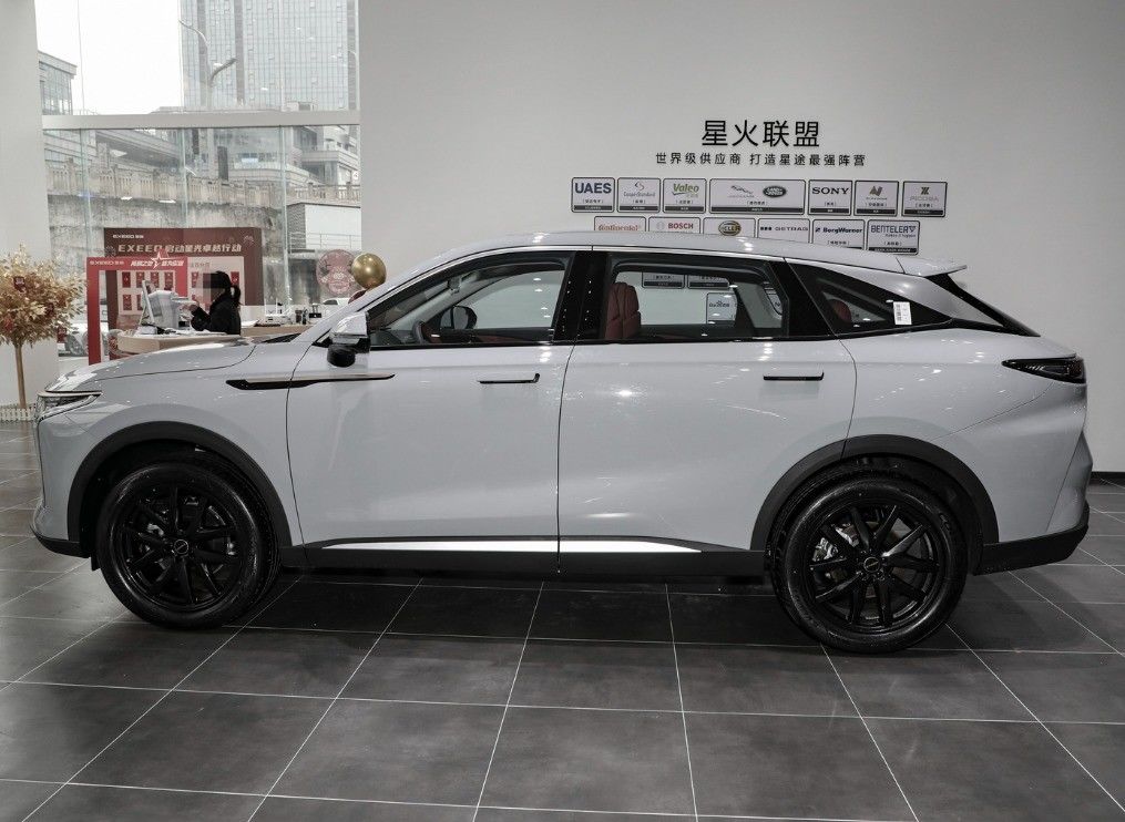 Exeed Yaoguang Gasoline Car 2.0T 400T 261Ps 5 Seats 5 Doors SUV Multi-link Rear Suspension