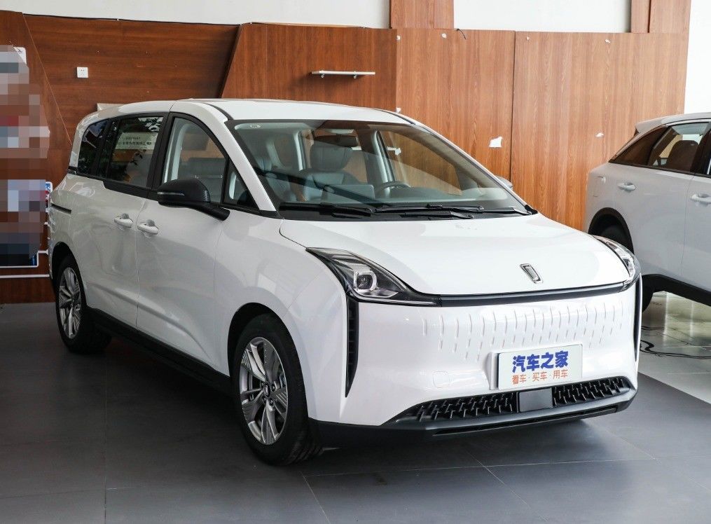 Experience Luxury and Efficiency with Faw's Bestune NAT E05 Electric Car A 5-Seat MPV