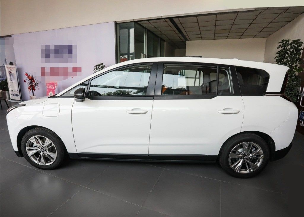 Experience Luxury and Efficiency with Faw's Bestune NAT E05 Electric Car A 5-Seat MPV