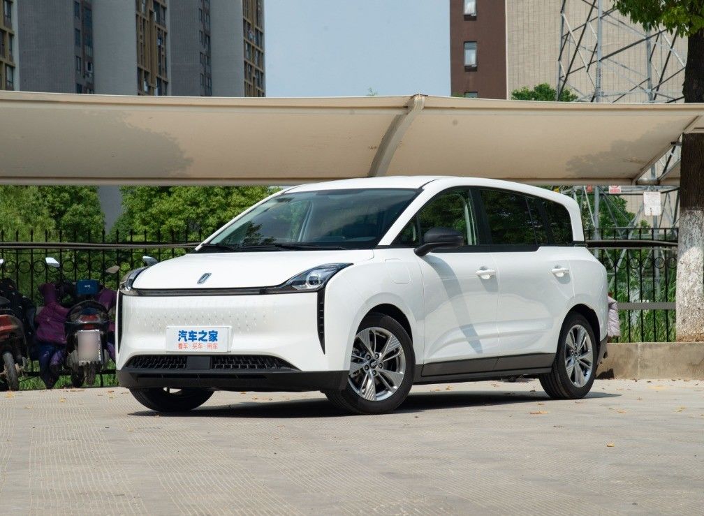 Experience Luxury and Efficiency with Faw's Bestune NAT E05 Electric Car A 5-Seat MPV