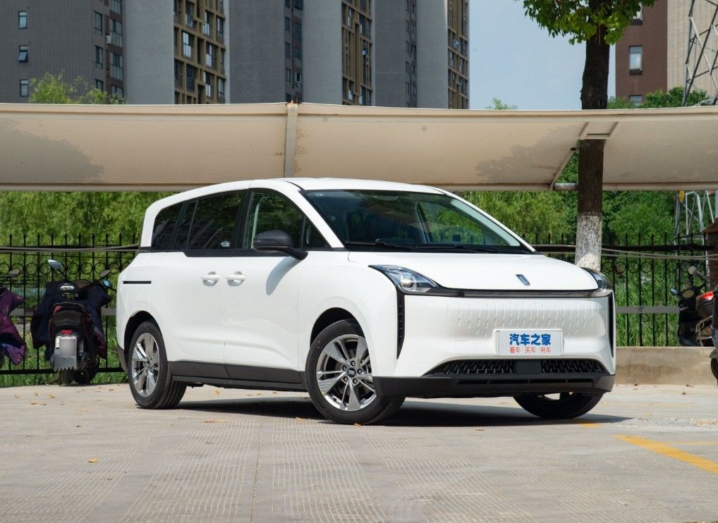 Experience Luxury and Efficiency with Faw's Bestune NAT E05 Electric Car A 5-Seat MPV