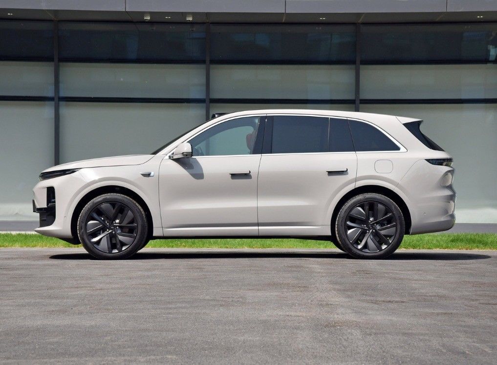 L6 Hybrid Electric Suv Plug-in Hybrid Energy Type with Maximum Speed of 180 km/h