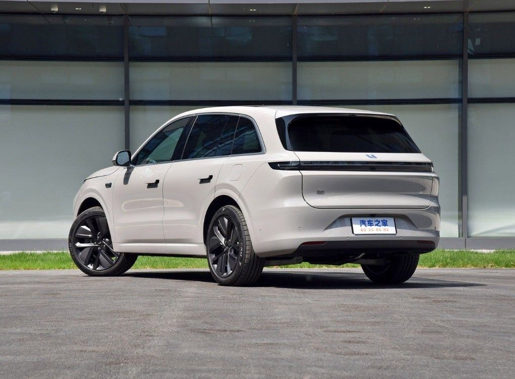 L6 Hybrid Electric Suv Plug-in Hybrid Energy Type with Maximum Speed of 180 km/h