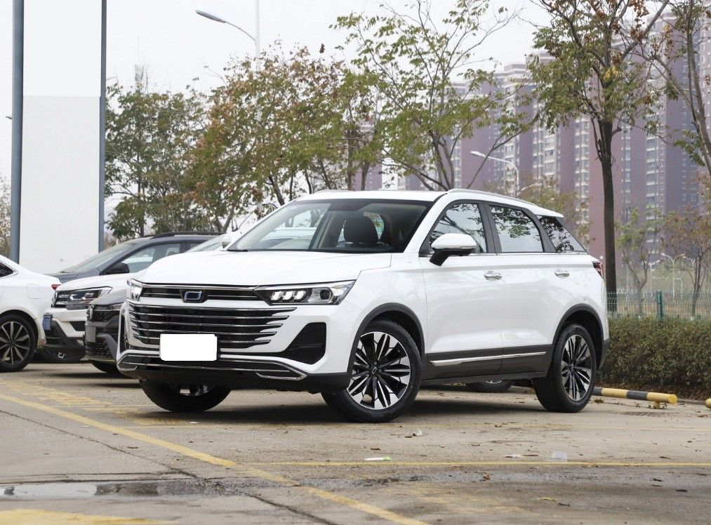 2023 2022 Faw Bestune T77 Car with 1.5T Engine Gasoline Vehicles and Radar Front Rear