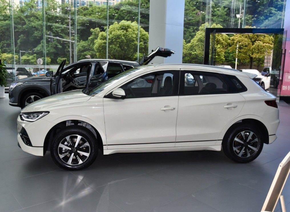 Energy 100% Electric Car BYD E2 2024 Luxury Version with 405km Range and 5 Seats 5 Doors