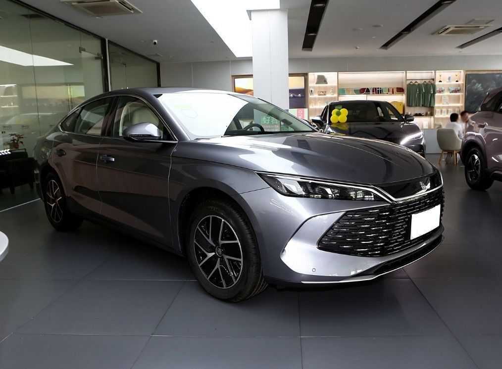 BYD Qin L Electric Vehicle 80km 120Km Phev Hybrid Car with Left Steering Energy Type