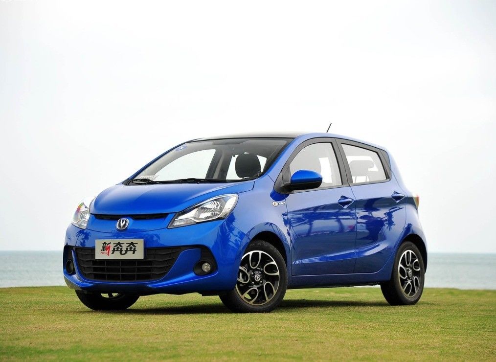 310KM Pure Electric Changan Benben E-Star EV Electric SUV Left Steering for Adults 2024