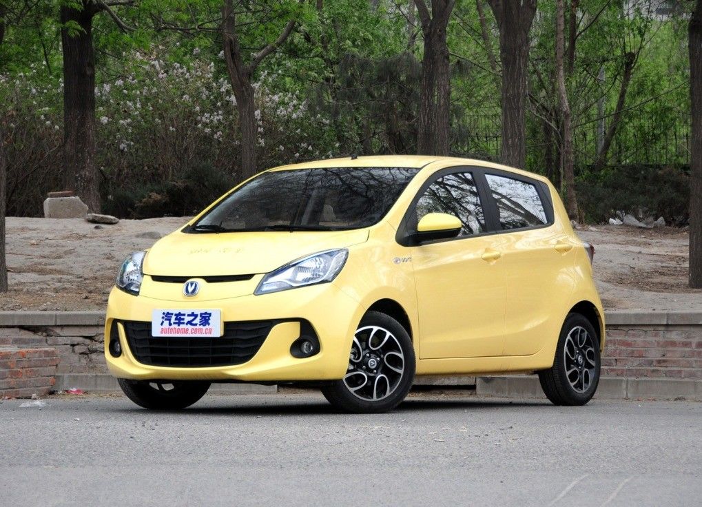 310KM Pure Electric Changan Benben E-Star EV Electric SUV Left Steering for Adults 2024