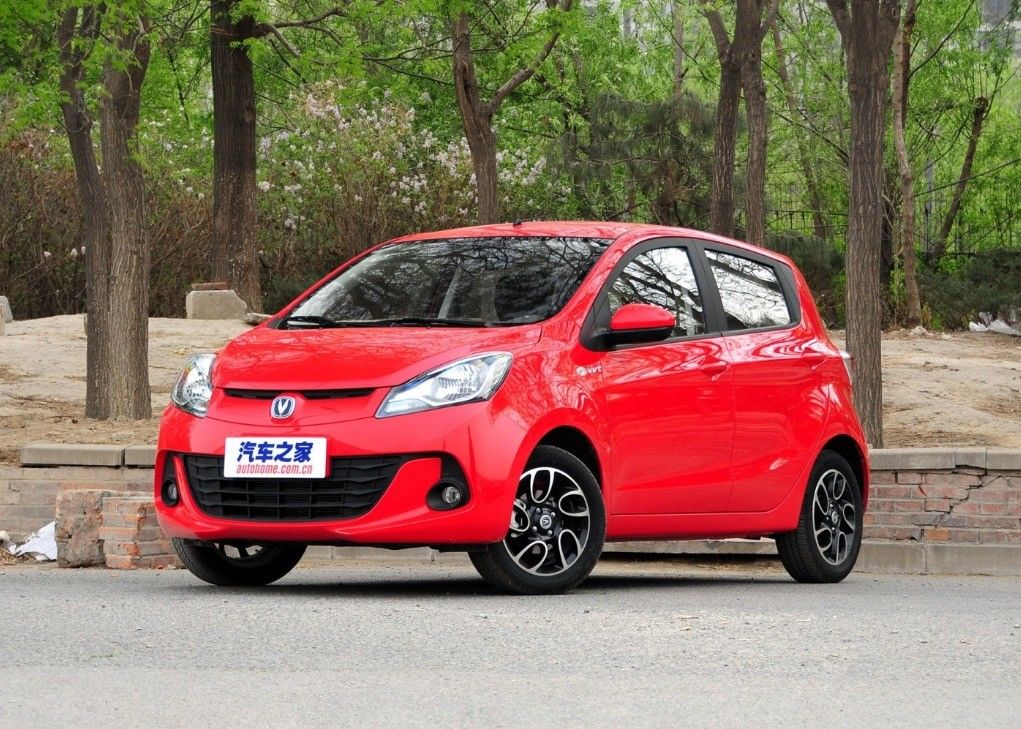 310KM Pure Electric Changan Benben E-Star EV Electric SUV Left Steering for Adults 2024