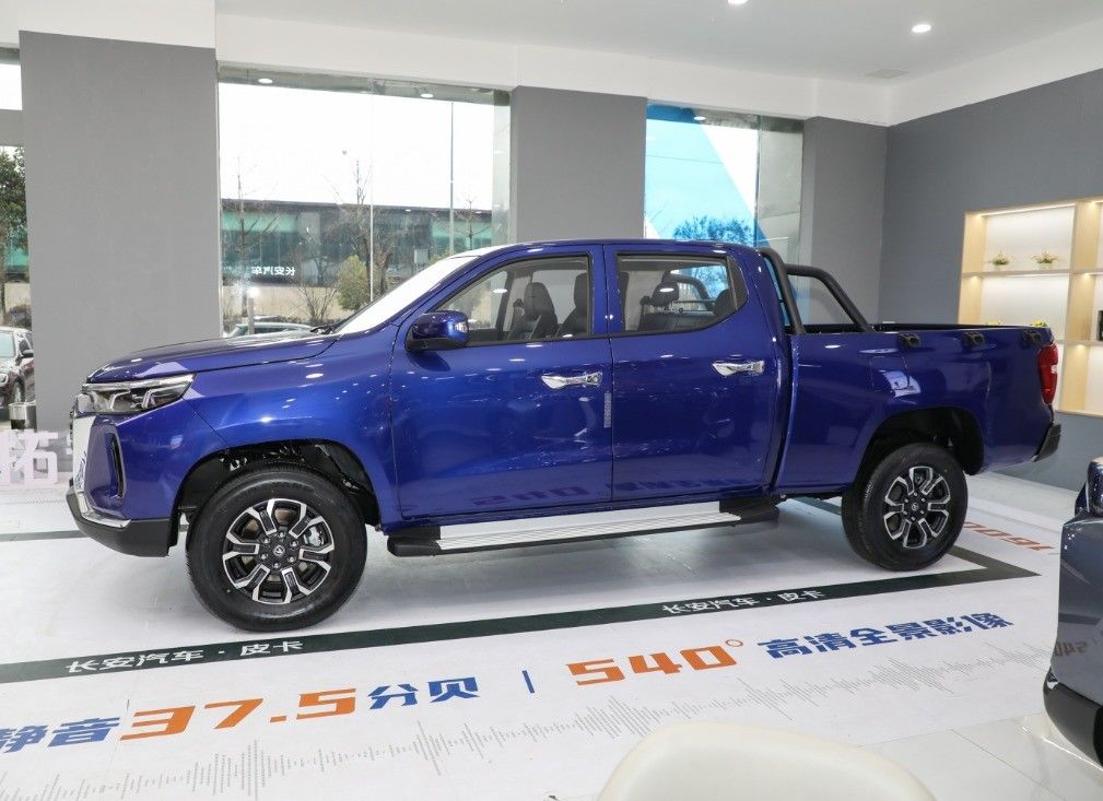 Changan Explorer Electric Pickup Truck with 4x4 Four-Wheel Drive and 5 Seats 5 Doors