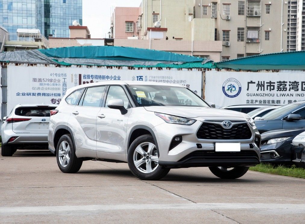 Experience Luxury and Efficiency Toyota's Highlander Hybrid Elite Edition Midsize SUV