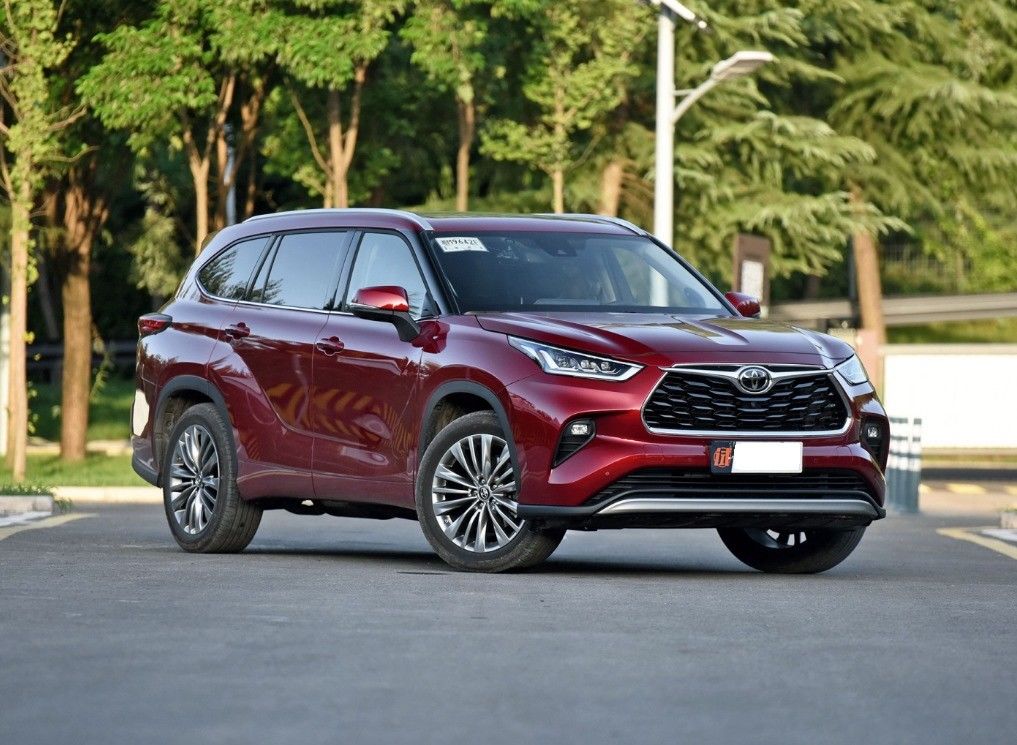 Experience Luxury and Efficiency Toyota's Highlander Hybrid Elite Edition Midsize SUV