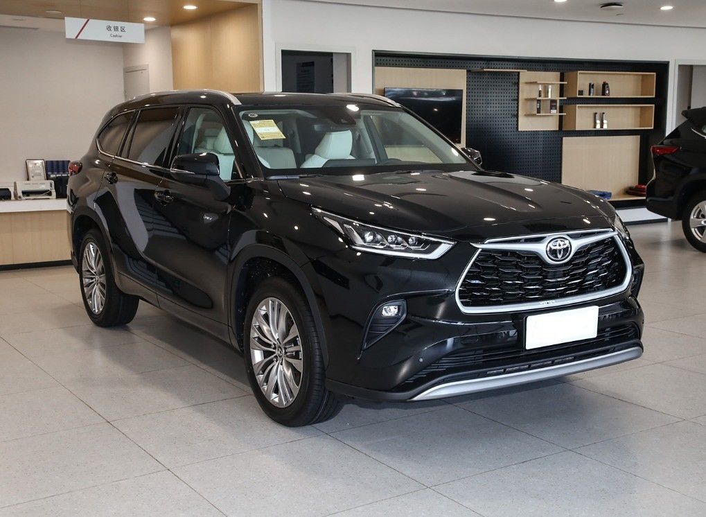 Experience Luxury and Efficiency Toyota's Highlander Hybrid Elite Edition Midsize SUV