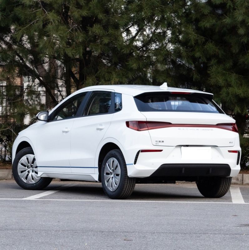 2023 BYD E2 ルックスエディション レベル ルックスセダン 左方向 快適なセダン