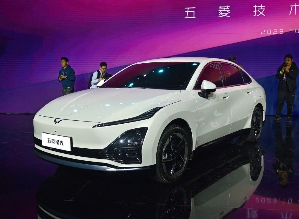 2024 Xingguang PHEV Sedan Hybrid Car Left Steering 5 Seats 5 Doors by Wuling StarLight