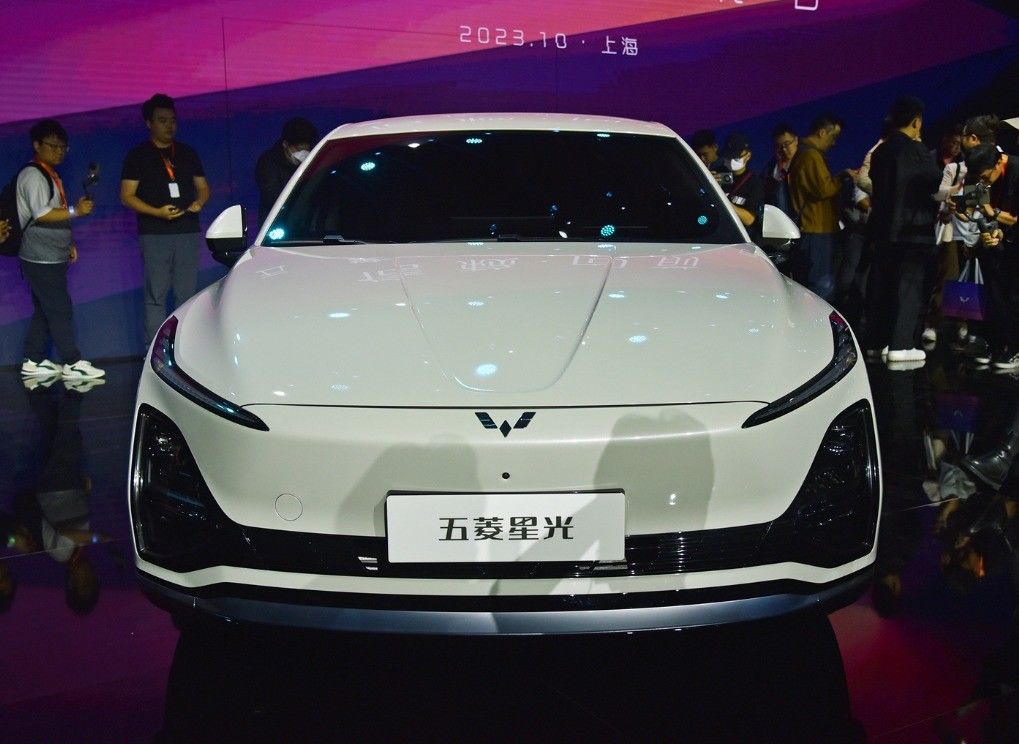 2024 Xingguang PHEV Sedan Hybrid Car Left Steering 5 Seats 5 Doors by Wuling StarLight