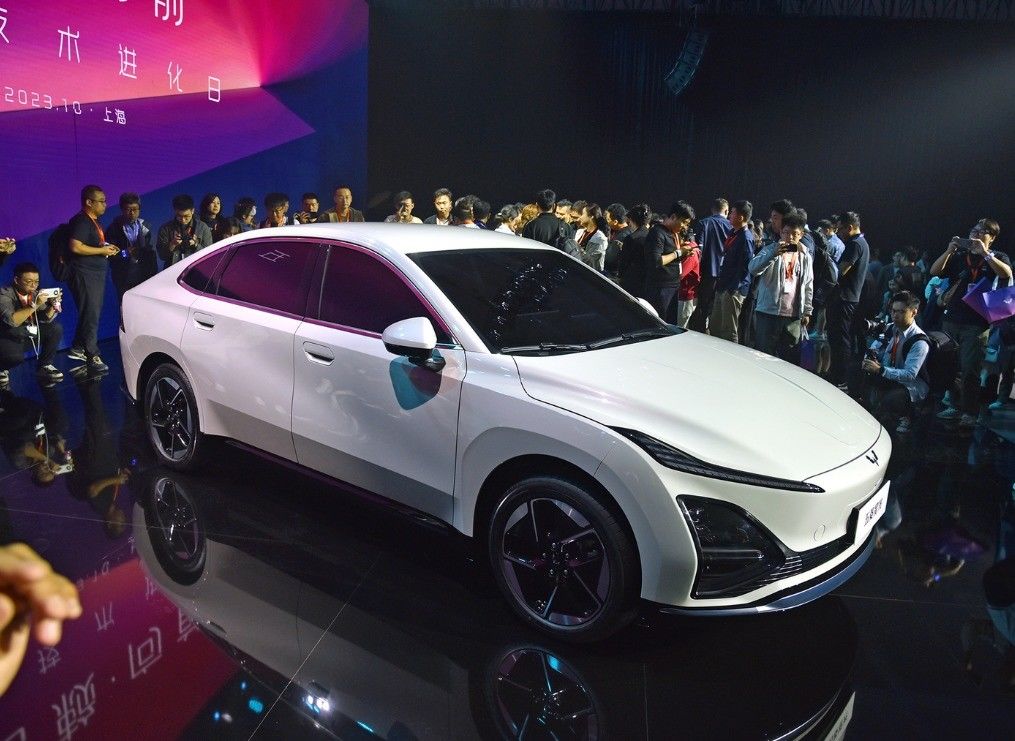 2024 Xingguang PHEV Sedan Hybrid Car Left Steering 5 Seats 5 Doors by Wuling StarLight