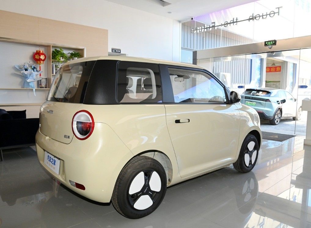 Battery type Lithium Battery Changan Lumins 0km Multi-color Sedan Electric Car for Adults