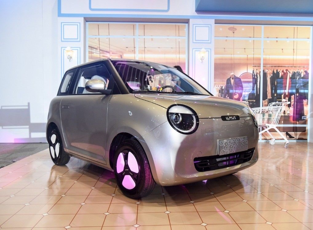 Battery type Lithium Battery Changan Lumins 0km Multi-color Sedan Electric Car for Adults