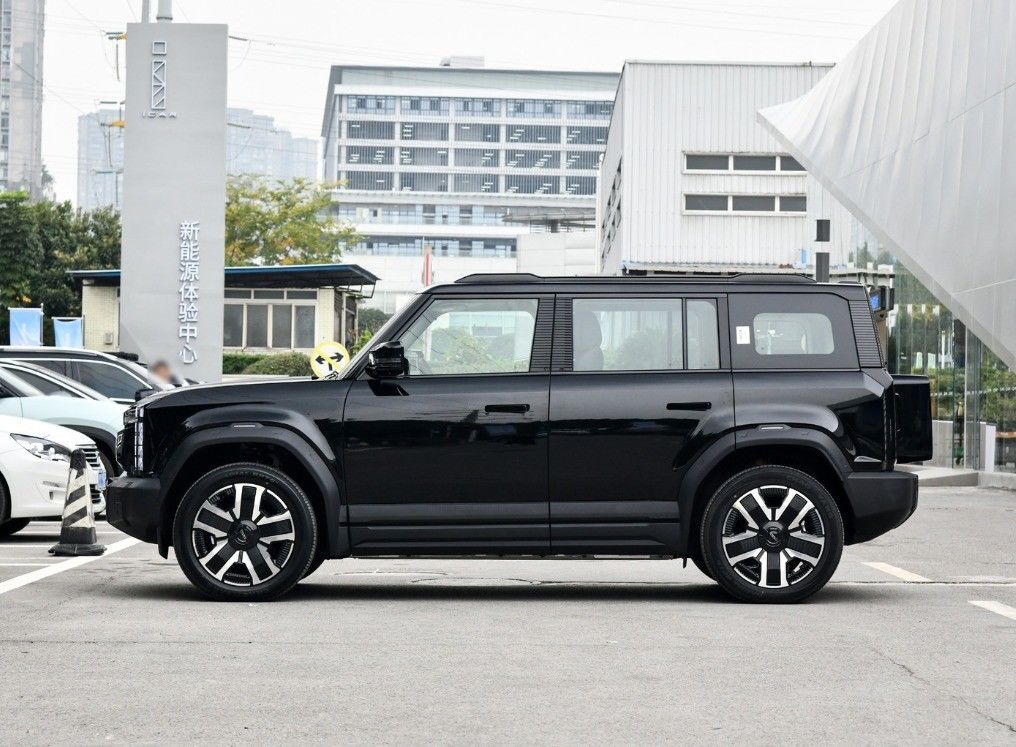 Chery Automobile Gasoline SUV 4x4 iCar 03 Electric SUV Left Steering Fuel Powered Vehicle