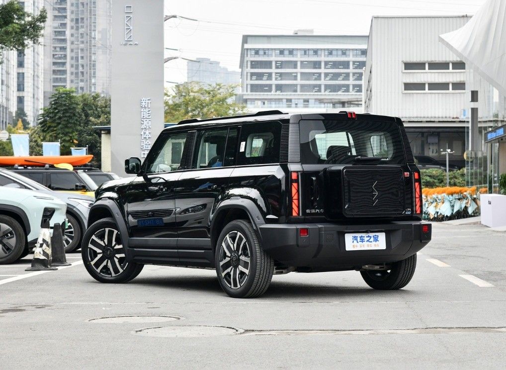 Chery Automobile Gasoline SUV 4x4 iCar 03 Electric SUV Left Steering Fuel Powered Vehicle